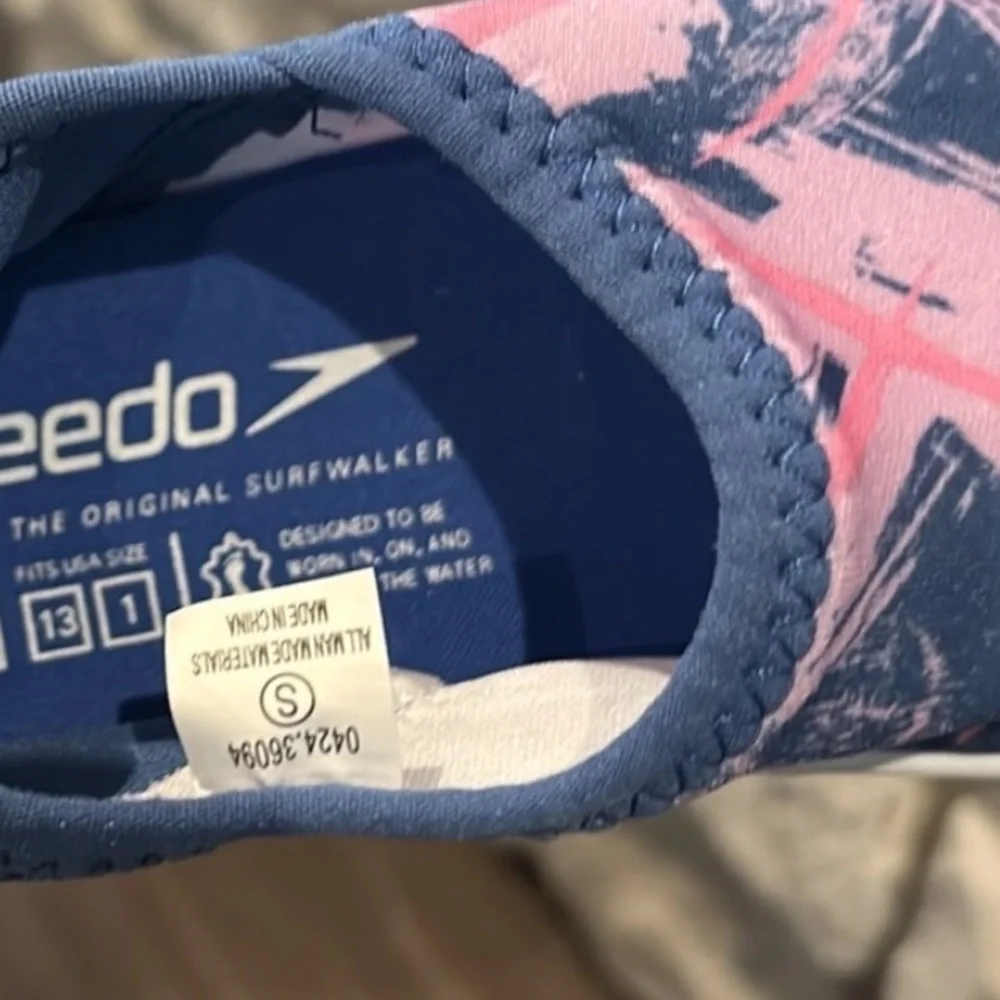 Speedo Junior water shoes, UV protection great traction lightweight easy on